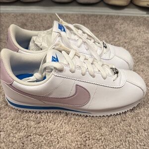 Nike White and Blue Classic Sneakers